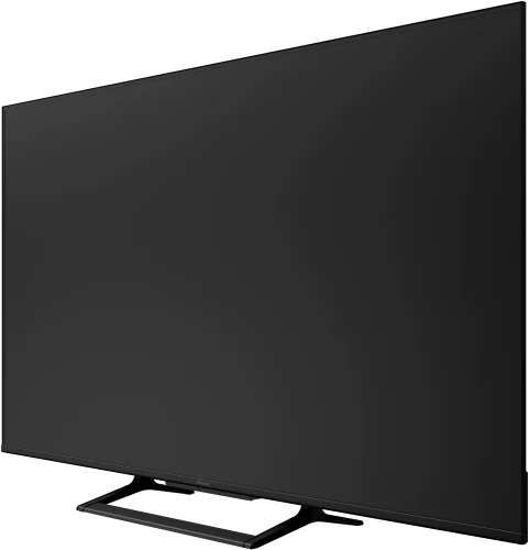 Egy nagy, modern laposképernyős TV fekete kerettel, egyszerű állványon, sötét háttér előtt.