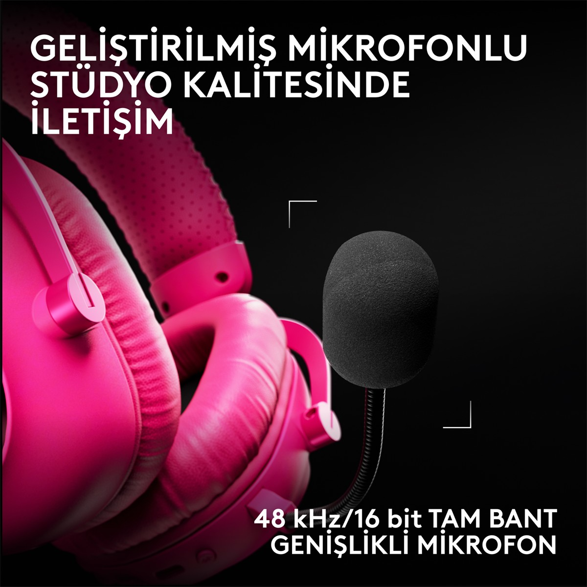Koyu arka plan ve beyaz yazıyla pembe kulaklık ve siyah mikrofon.