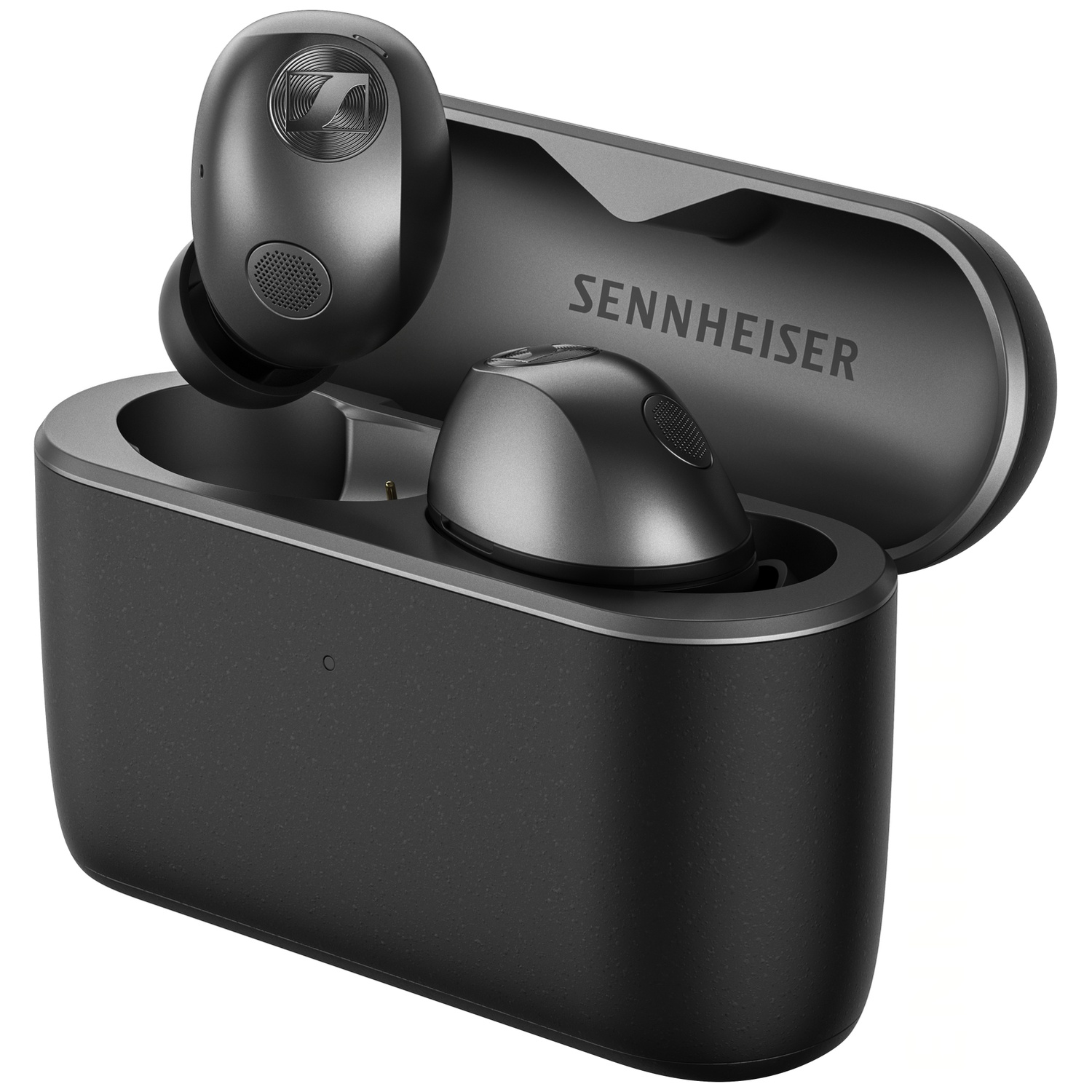 Écouteurs sans fil Sennheiser noirs dans un étui de charge, un debout sur le couvercle, un dans la base.
