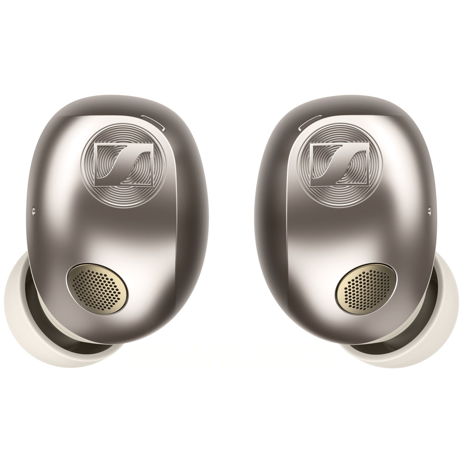 Deux écouteurs sans fil métallisés avec le logo Sennheiser et des embouts blancs sur fond blanc.