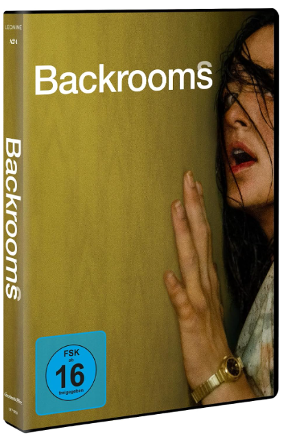DVD-Hülle mit gelbem Hintergrund, einer verängstigten Frau, die an eine Wand greift, und dem Titel Backrooms.