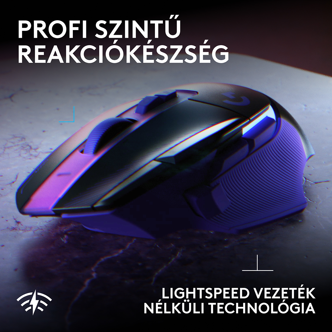 Fekete vezeték nélküli gamer egér kék világítással sötét felületen, magyar felirattal.