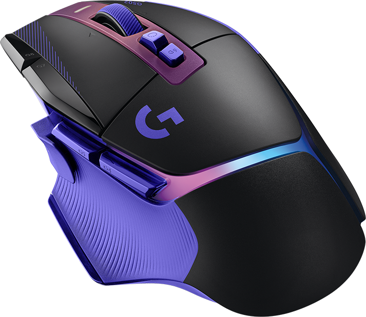Fekete és lila gamer egér RGB világítással fekete háttér előtt.