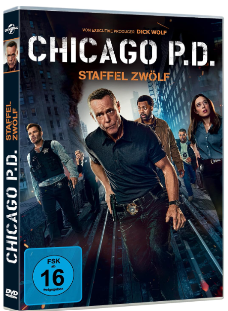 DVD-Cover von Chicago P.D. Staffel 12 mit Polizisten in Aktion vor einer städtischen Skyline.