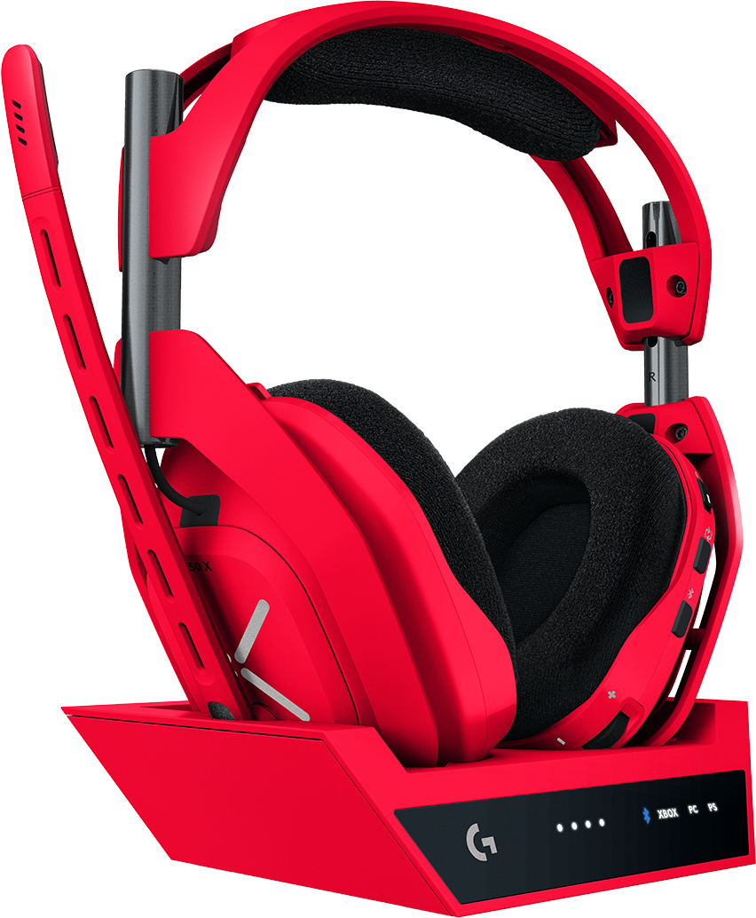 Piros gamer headset mikrofonnal egy hozzáillő piros töltőállványon, fekete háttérrel.