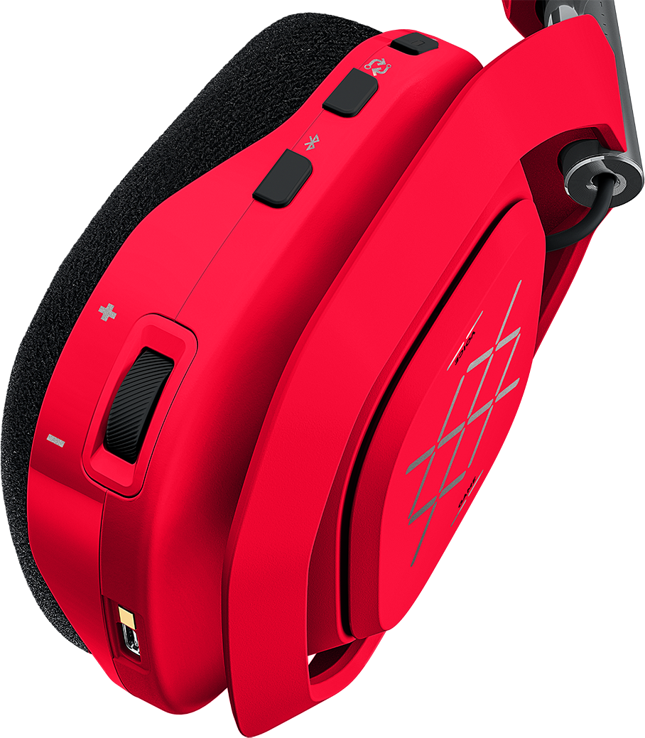 Piros gamer fejhallgató fekete részletekkel, hangerőszabályzóval és Bluetooth gombbal fekete háttér előtt.