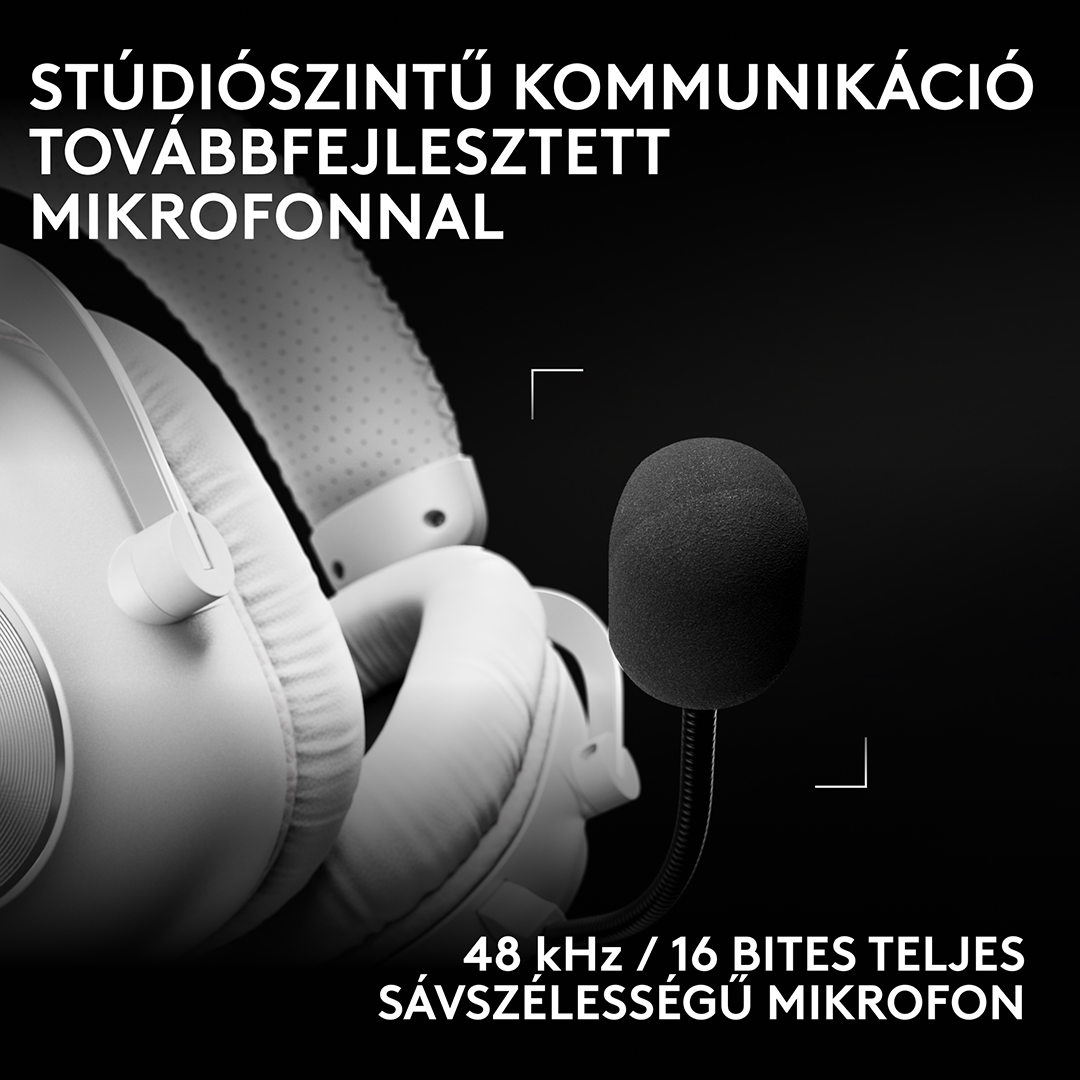 Fehér gamer headset és mikrofon közeli képe fekete háttérrel és felirattal.