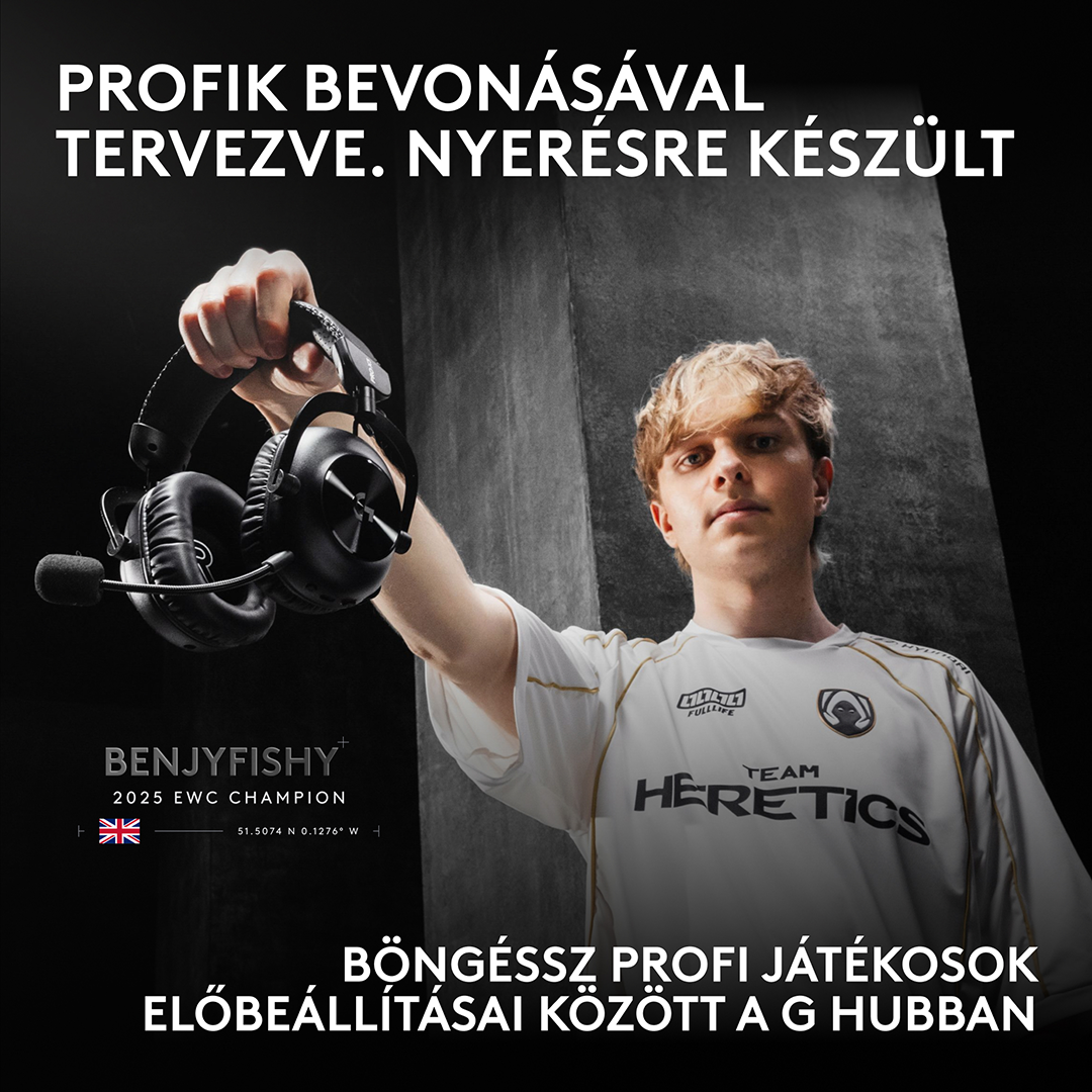 Egy szőke játékos Team Heretics mezben fekete gamer headsetet tart a magasba.