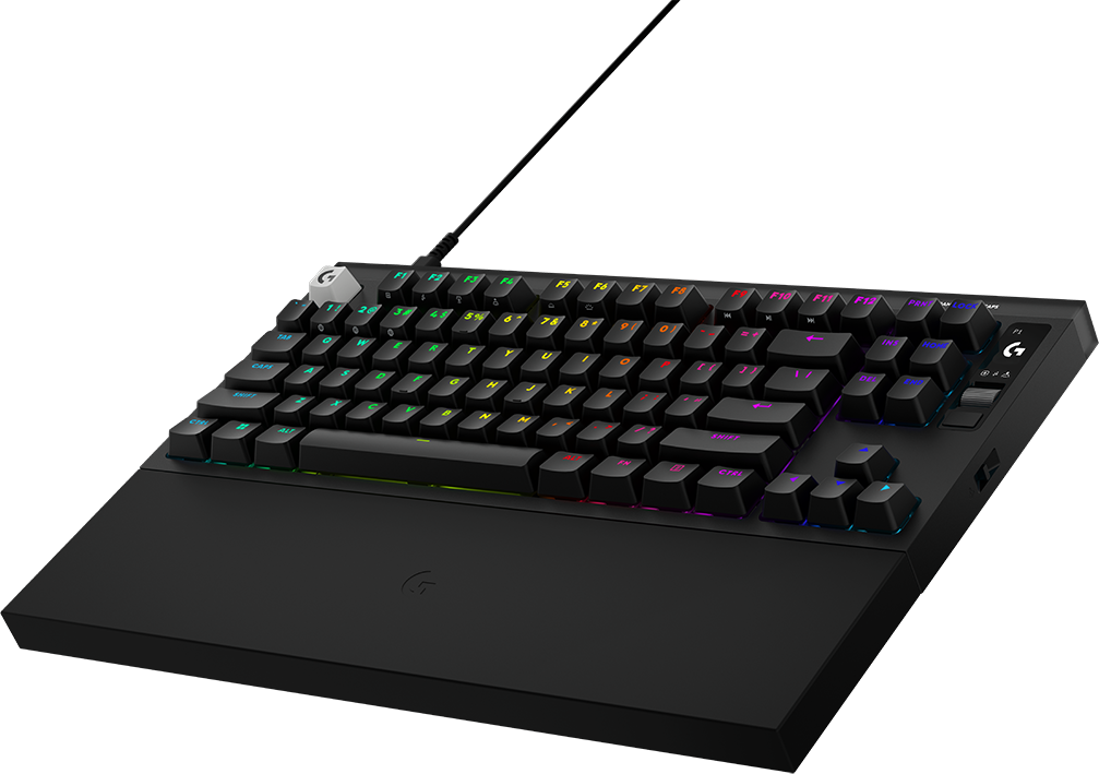Fekete gamer billentyűzet RGB háttérvilágítással és csuklótámasszal fekete háttér előtt.