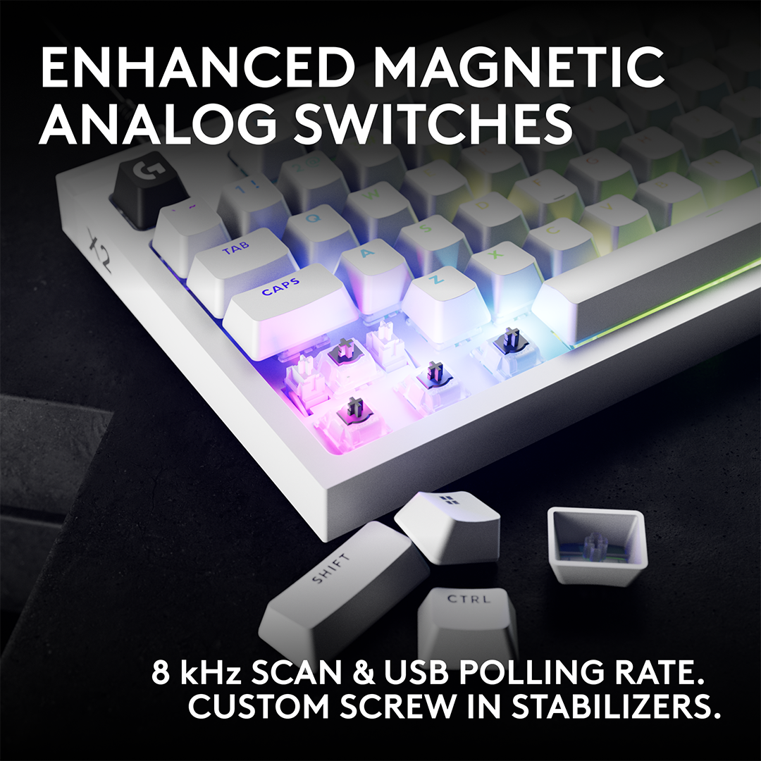 Egy fehér mechanikus billentyűzet mágneses kapcsolókkal és RGB világítással sötét háttéren.