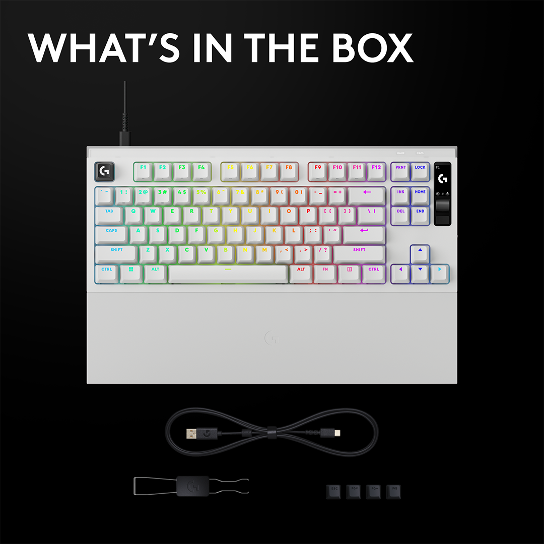 Fehér Logitech gamer billentyűzet RGB világítással, csuklótámasszal, fekete USB kábellel, billentyűkihúzóval és tartalék gombokkal.