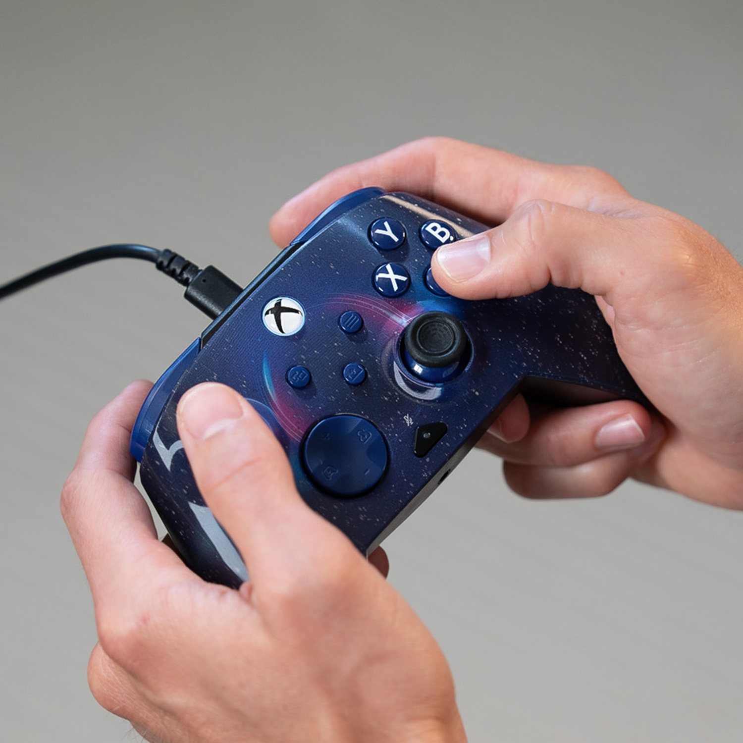 TURTLE BEACH Manette filaire avancée Rematch – Dark Cosmos Reveal (Xbox Series)