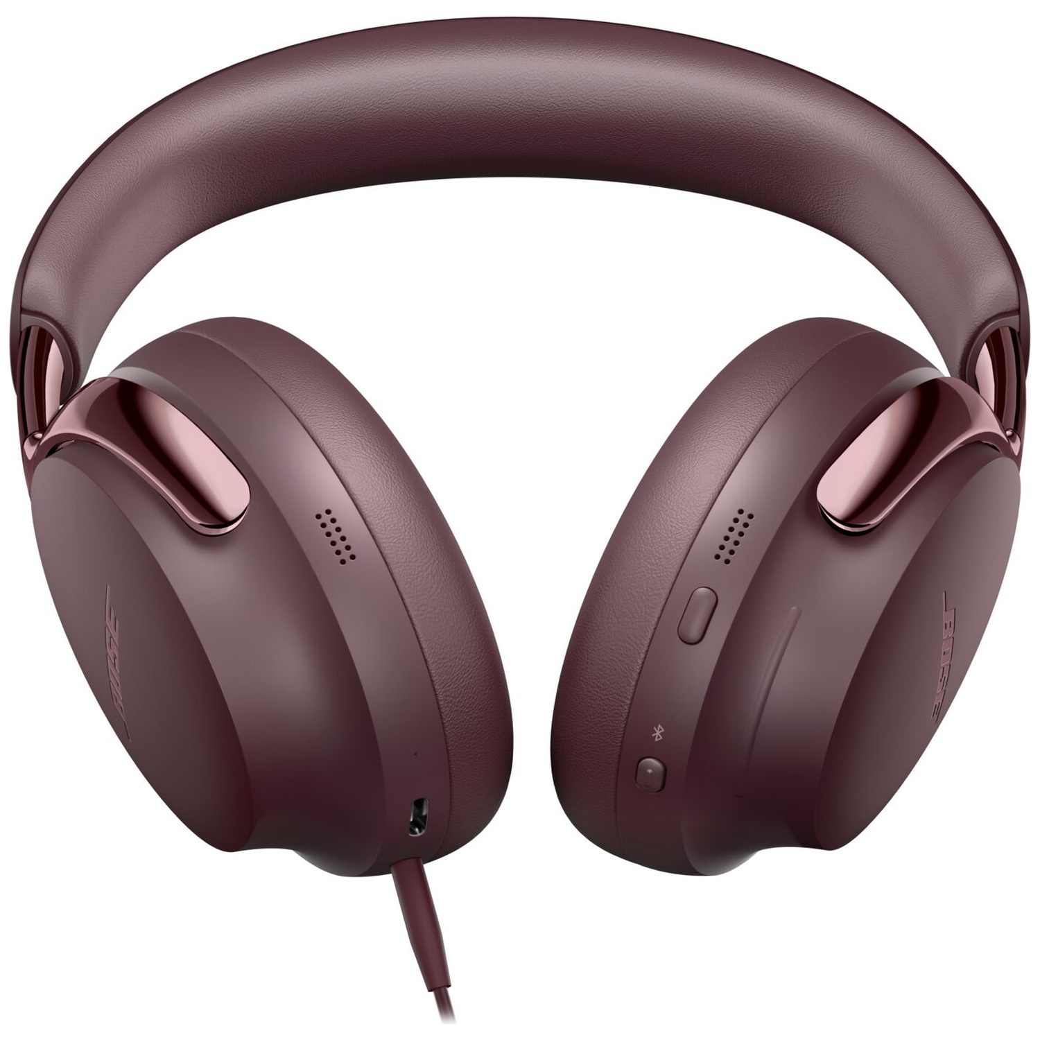 Donkerrode over-ear koptelefoon met gevoerde hoofdband en aangesloten audiokabel op een witte achtergrond.