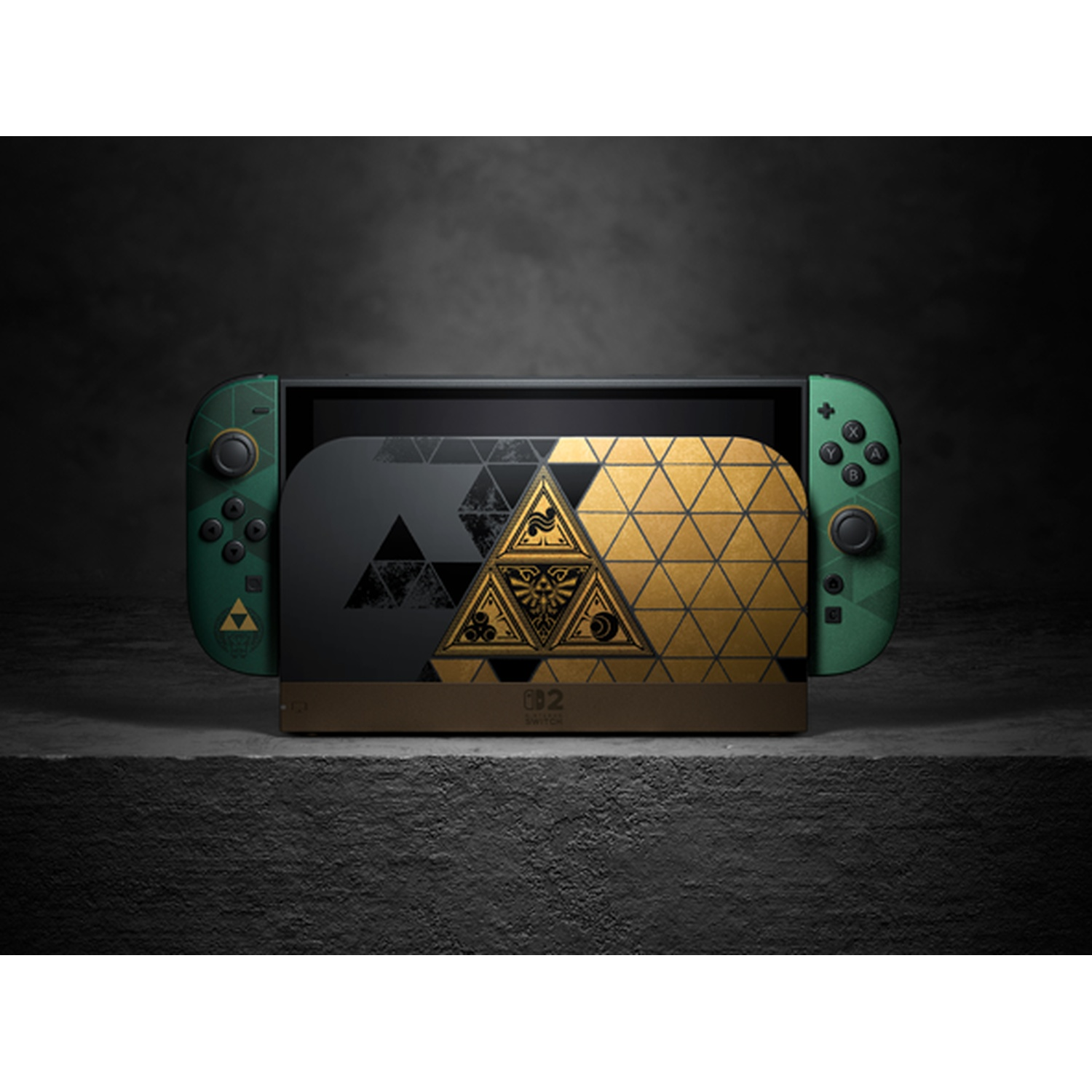 Een Zelda-thema Nintendo Switch in een dock met groene controllers, op een donker getextureerd oppervlak.