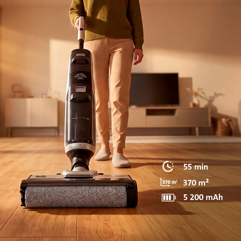 Személy vezeték nélküli padlótisztítót használ a nappaliban, 55 perc, 370 m² és 5200 mAh ikonokkal.