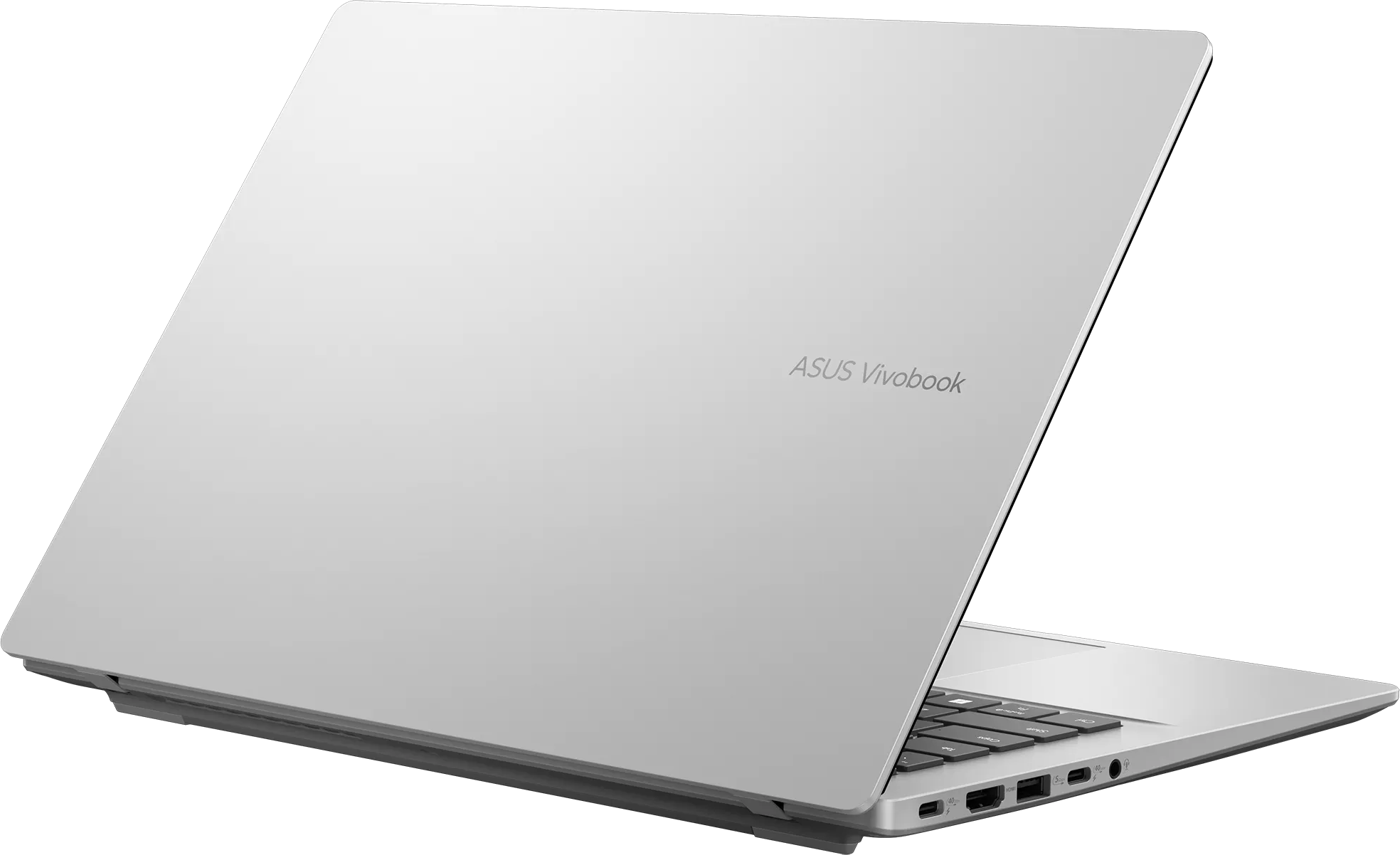 Ezüst színű ASUS Vivobook laptop háromnegyedes nézetben fekete háttér előtt.