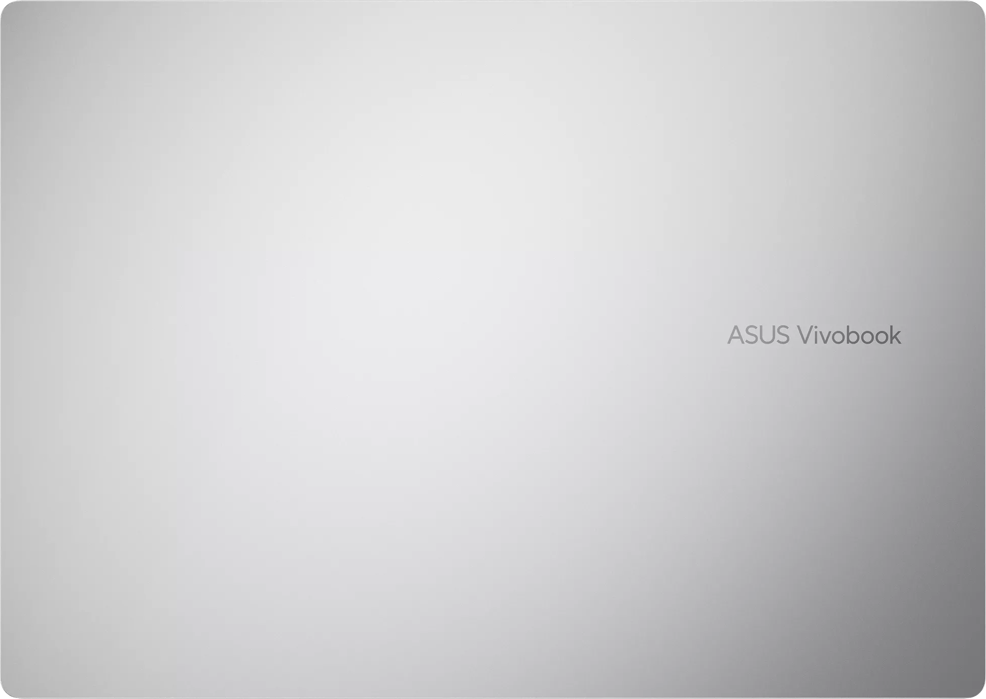 Egy ASUS Vivobook laptop ezüstszínű felülete, rajta a dombornyomott logóval.