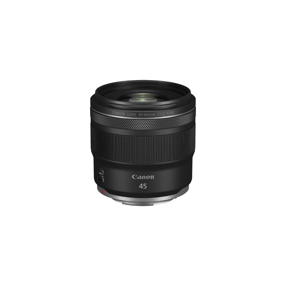 Beyaz arka planda siyah Canon RF45mm F1.2 STM kamera lensi.