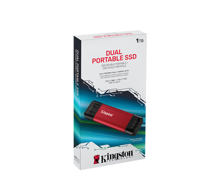 Beyaz arka plan üzerinde kırmızı ve siyah tasarıma sahip Kingston 1TB Dual Taşınabilir SSD'nin ambalajı.