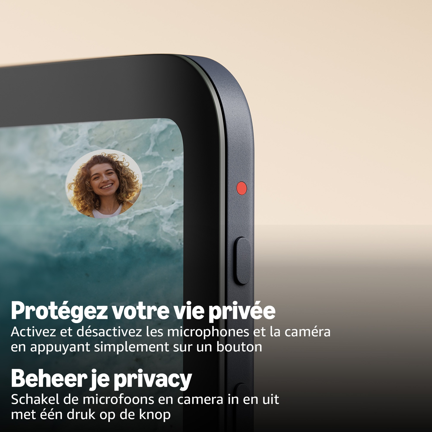 Gros plan d'un appareil noir avec un interrupteur d'enregistrement rouge et du texte sur l'écran.