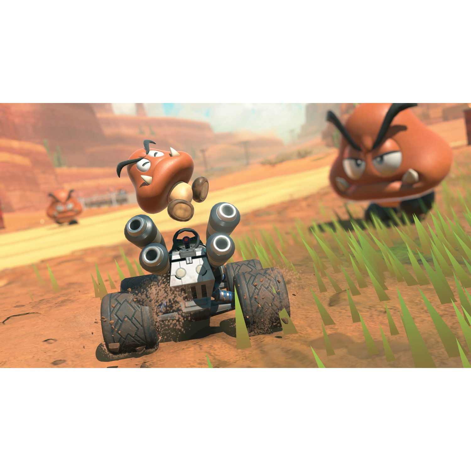 Goomba springt van een terreinwagen in een woestijn met andere Goombas op de achtergrond.