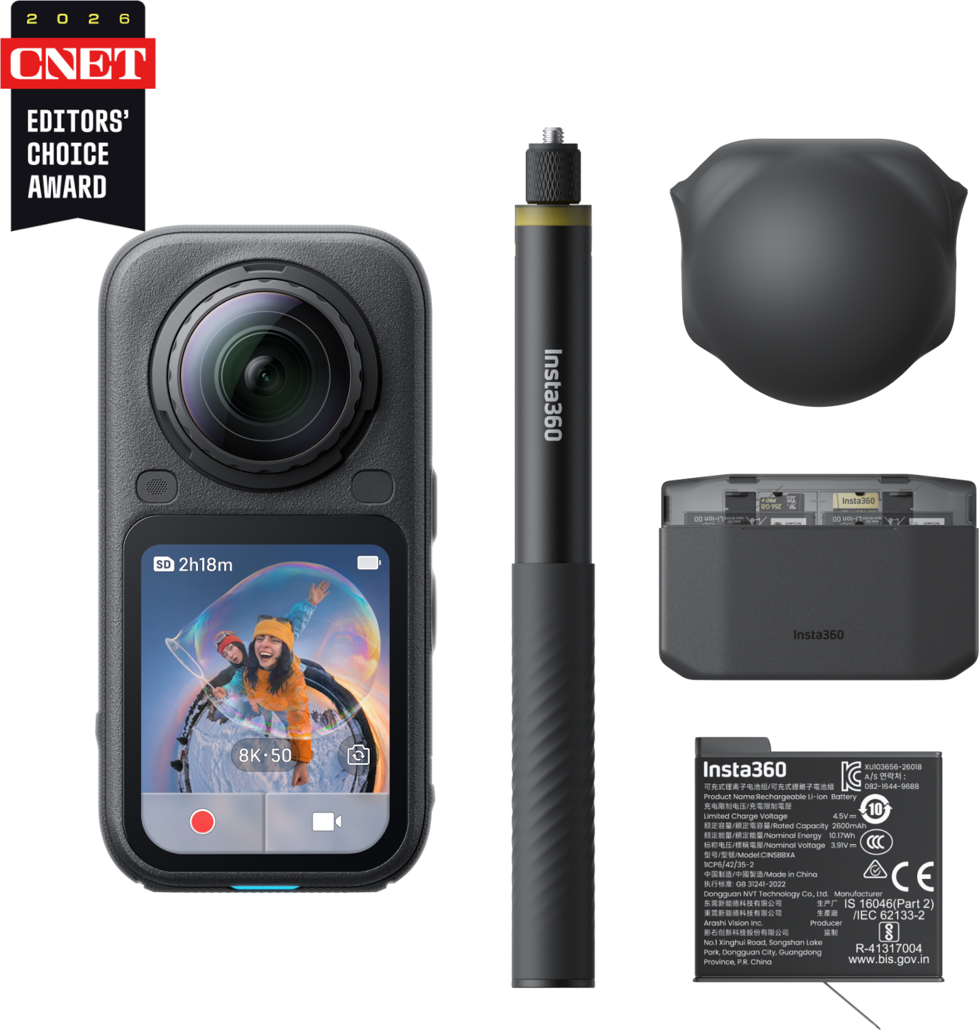 Insta360 cameraset met actioncam, selfiestick, lensbeschermer, acculaderhoesje en accu op witte achtergrond.
