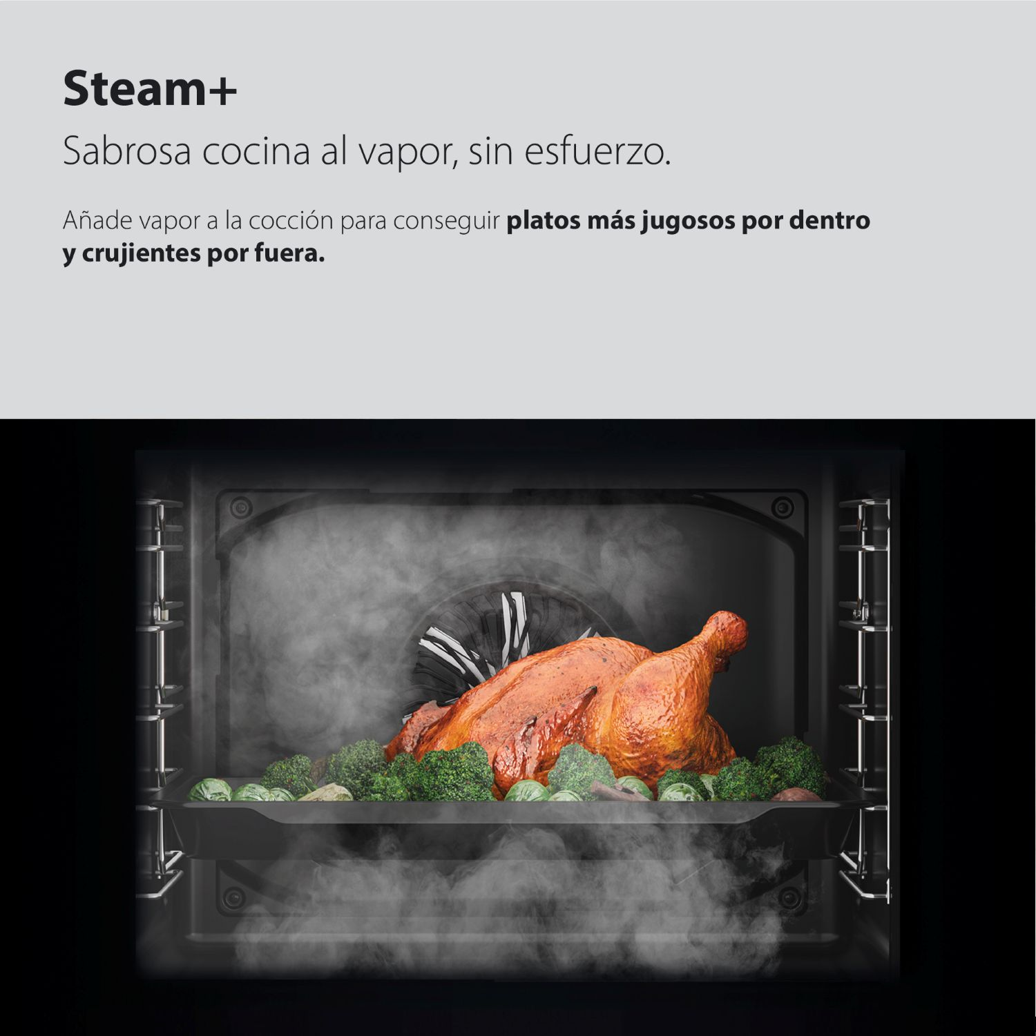 El interior de un horno muestra un pollo asado y brócoli rodeados de vapor.