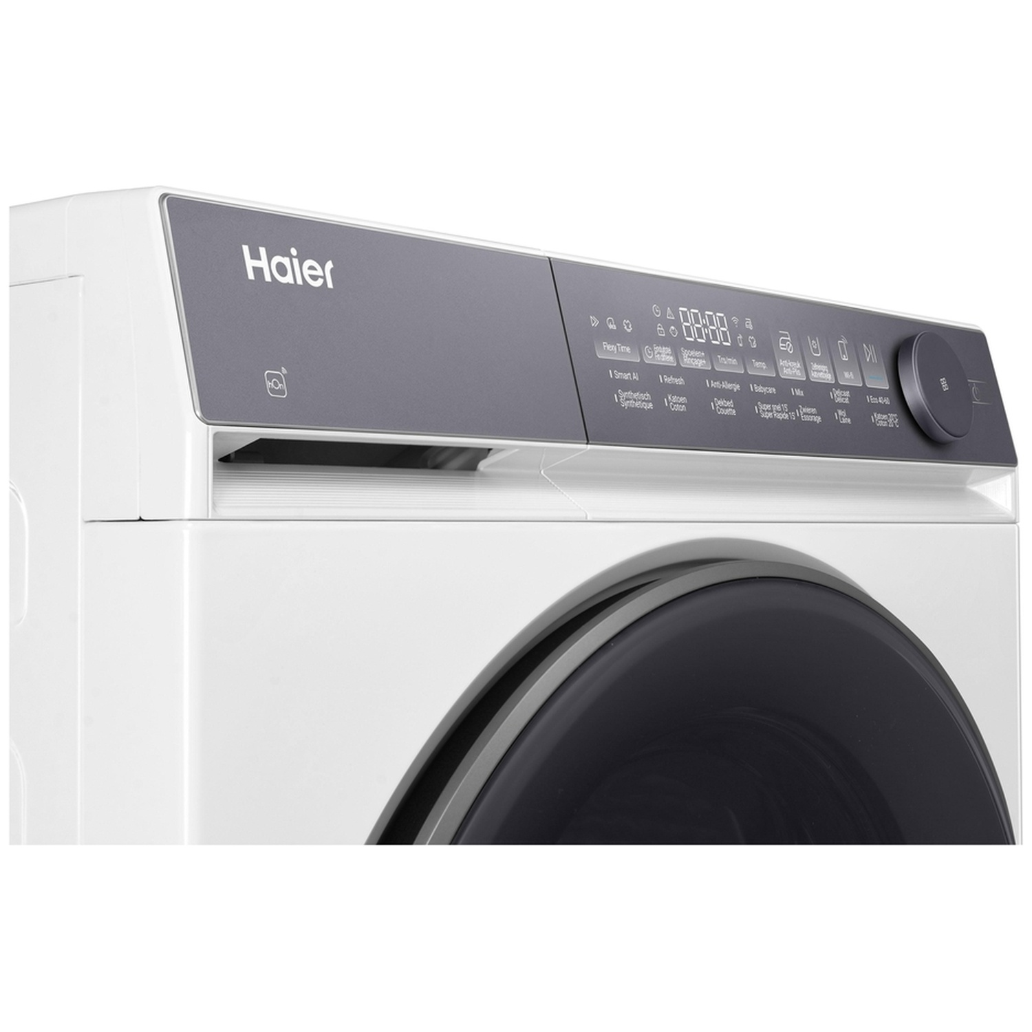 Close-up van een wit Haier wasmachine bedieningspaneel met digitaal display en draaiknop op witte achtergrond.