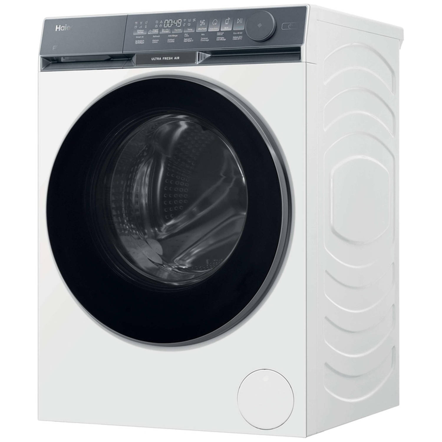 Een witte Haier wasmachine met een zwarte deur en digitaal bedieningspaneel.