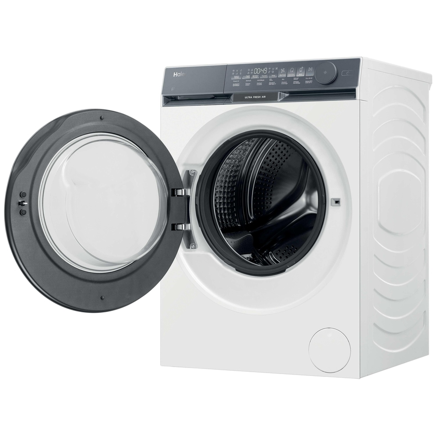 Een witte Haier wasmachine met een geopende zwarte deur en een digitaal bedieningspaneel.