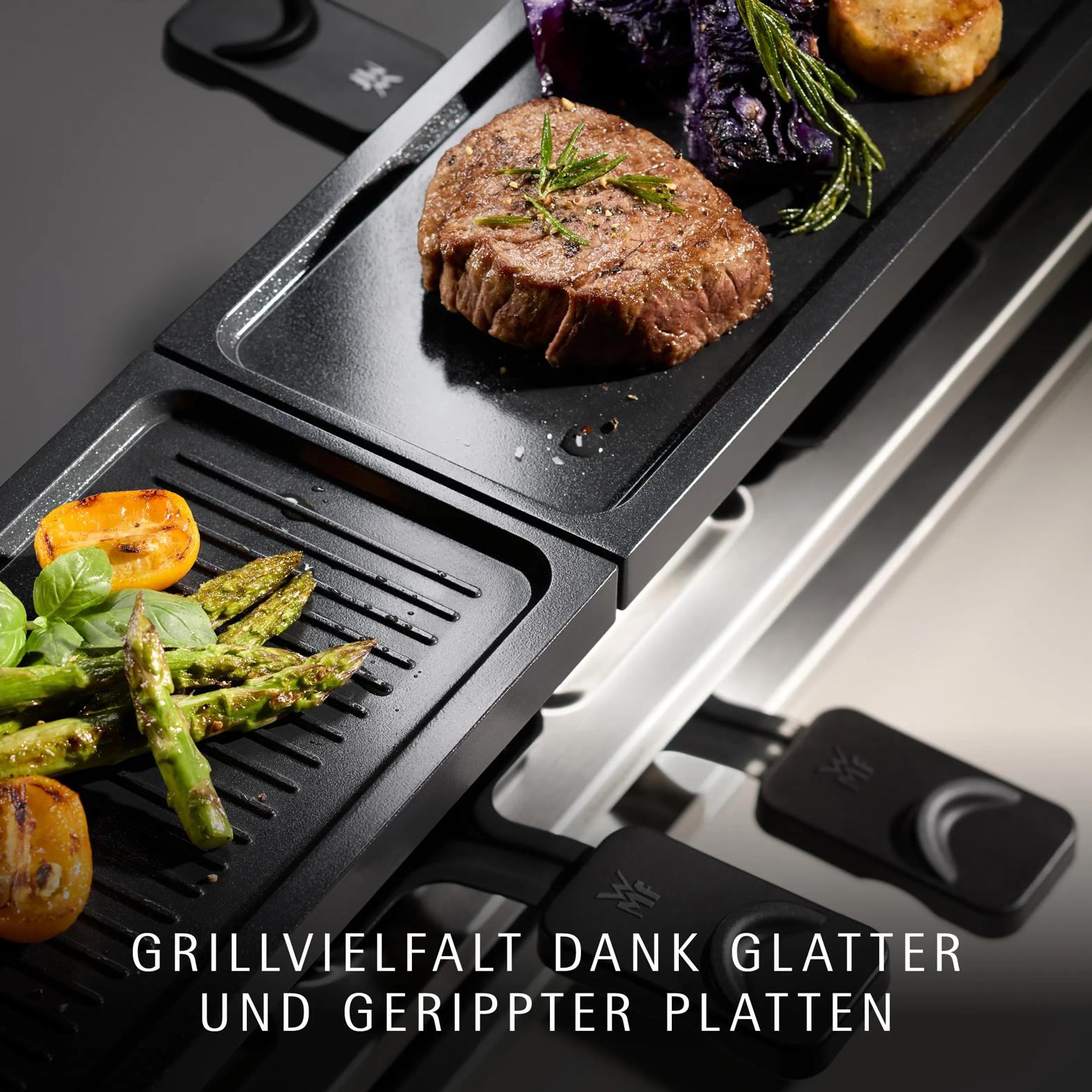 Fleisch und Gemüse auf flachen und gerippten Grillplatten.
