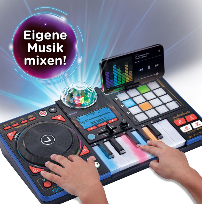 Ein Kinderspielzeug-DJ-Mischpult mit Discokugel, kleinen Tasten, einem Plattenteller und einem Smartphone oben.