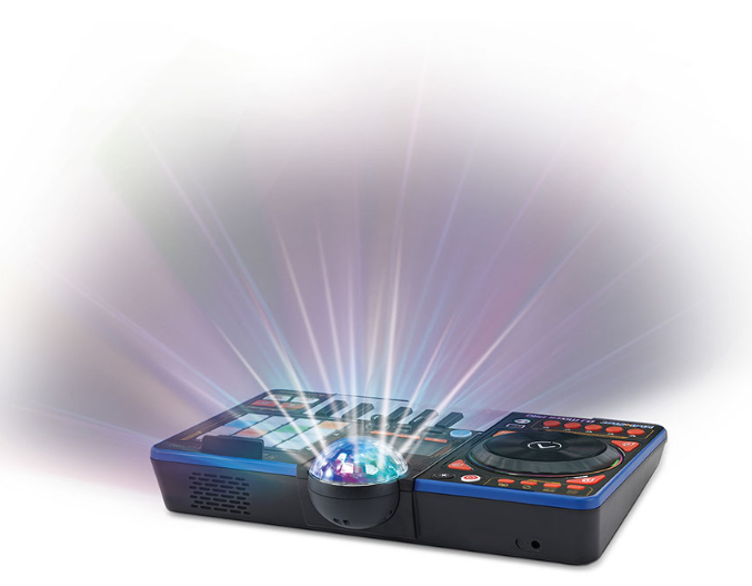 Ein DJ-Mixer mit bunten Lichtern, die aus einer zentralen Kugel nach oben strahlen, auf weißem Hintergrund.