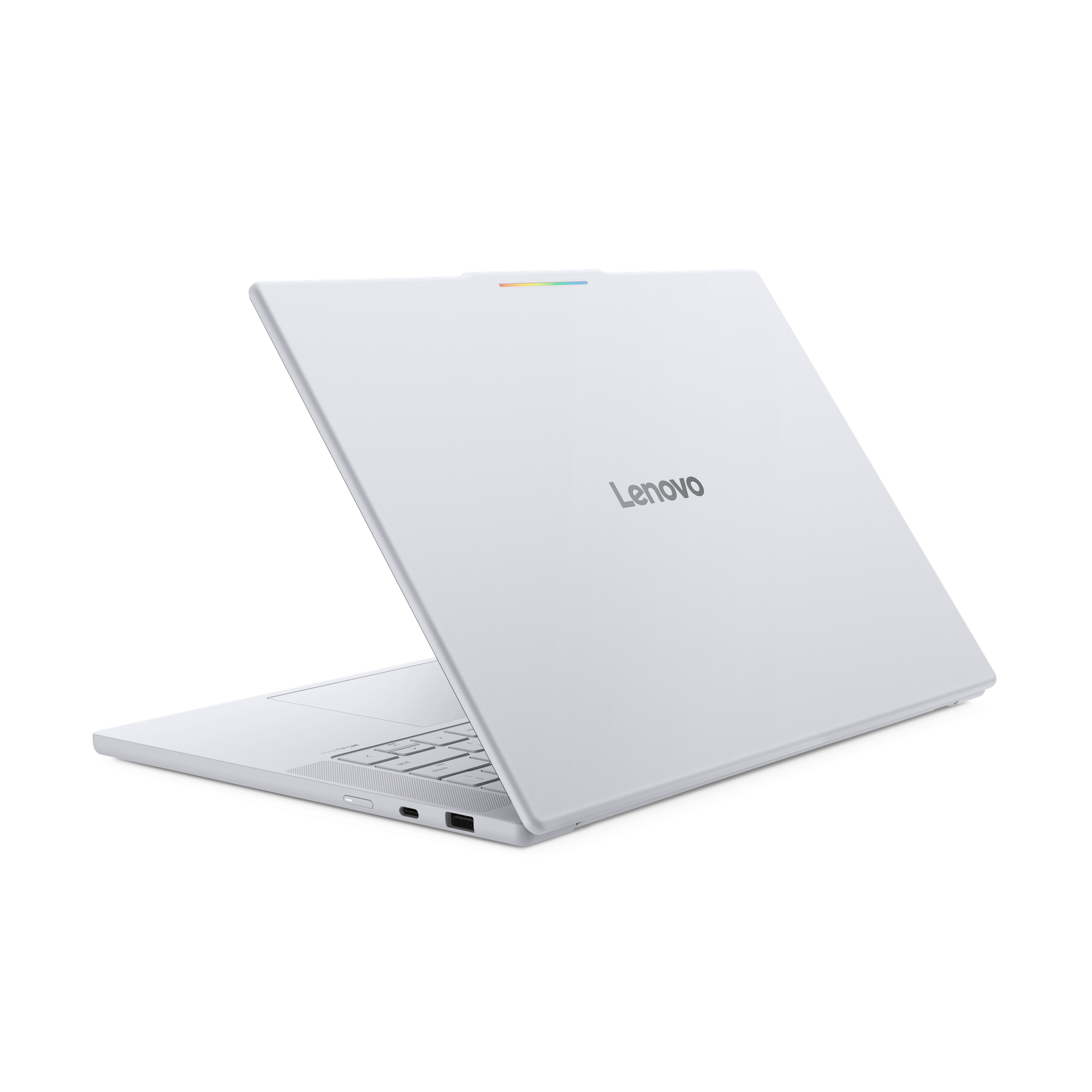 Ein geschlossener, silberner Lenovo-Laptop auf weißem Hintergrund, mit sichtbaren Anschlüssen an der Seite.