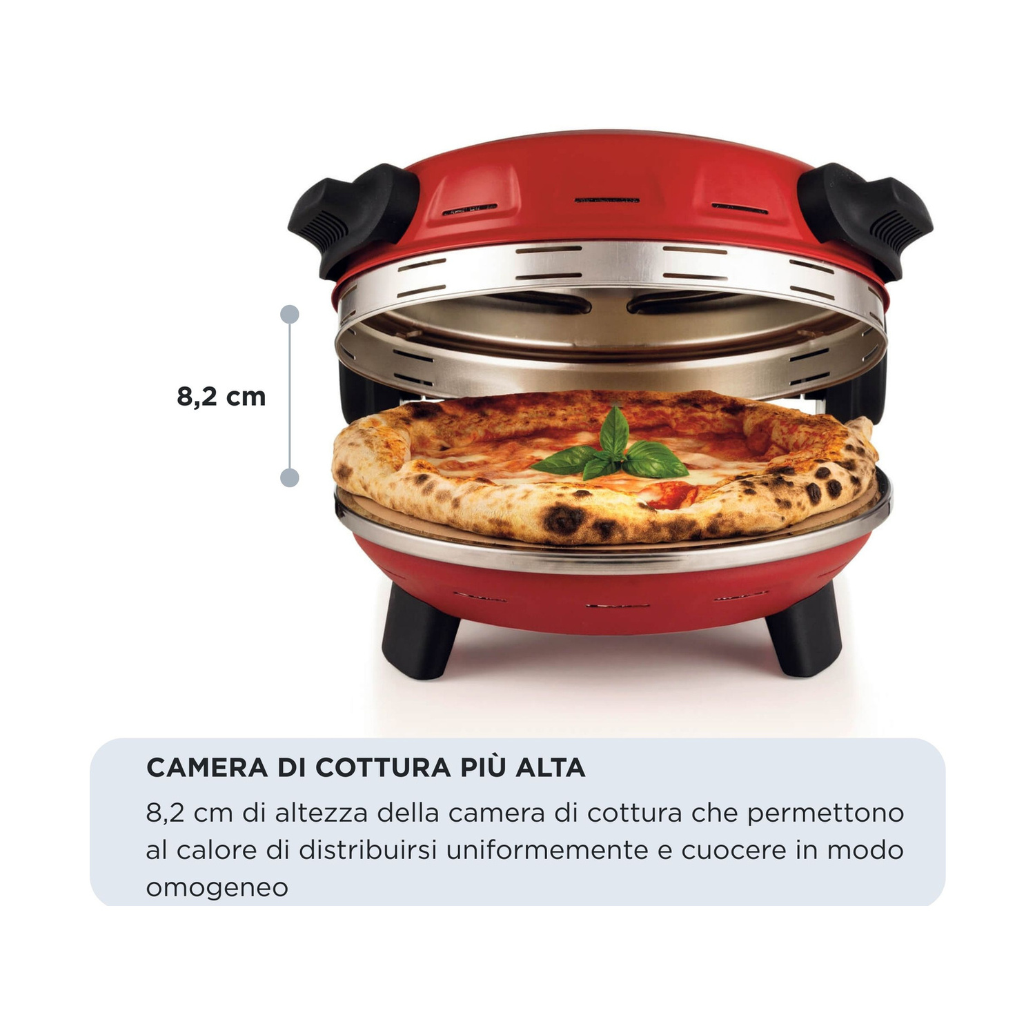 Fornetto per pizza rosso con coperchio aperto e pizza fresca, barra di misura di 8,2 cm a sinistra e testo italiano sotto.