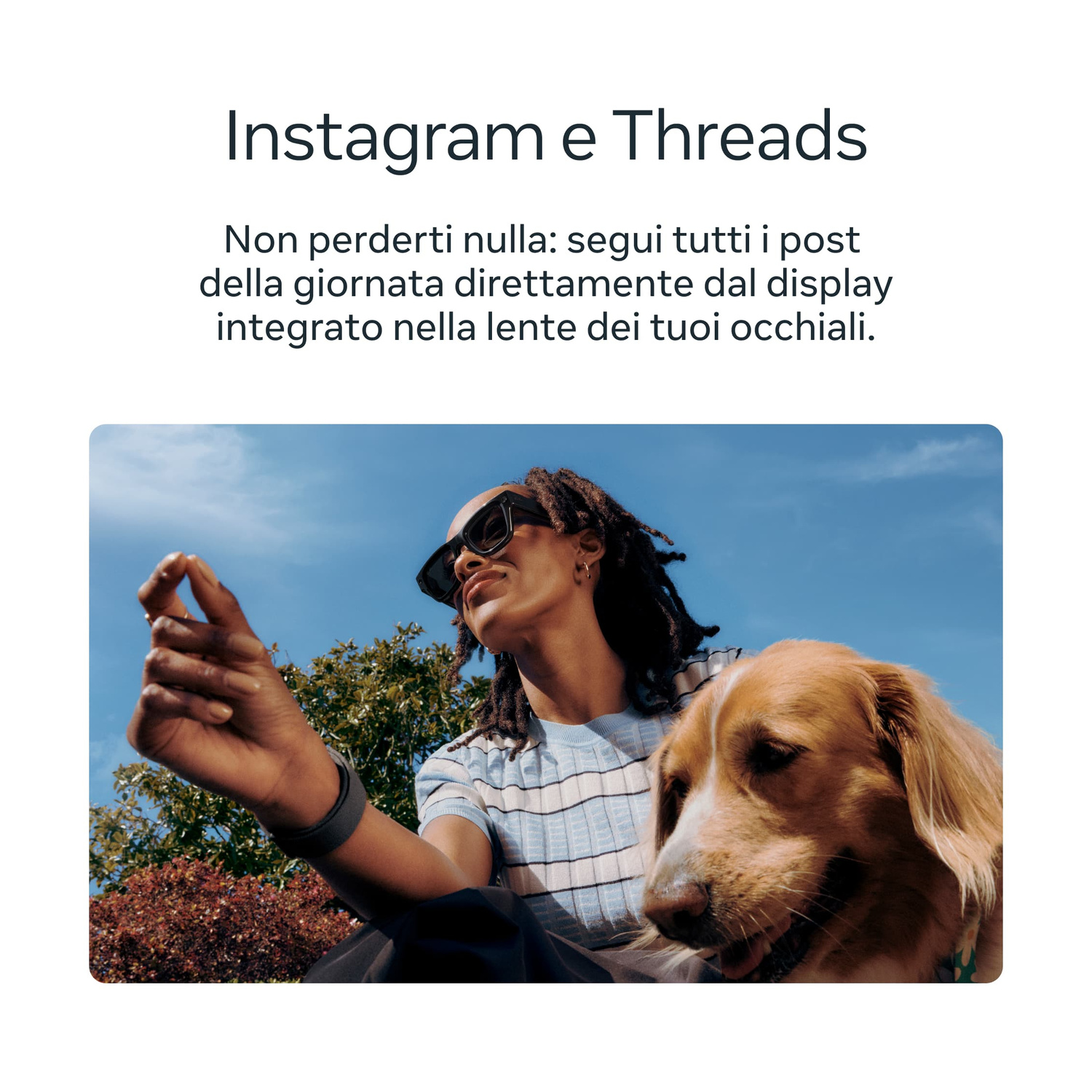 Una donna con gli occhiali da sole e il suo cane all'aperto sotto un cielo azzurro, con testo sopra.