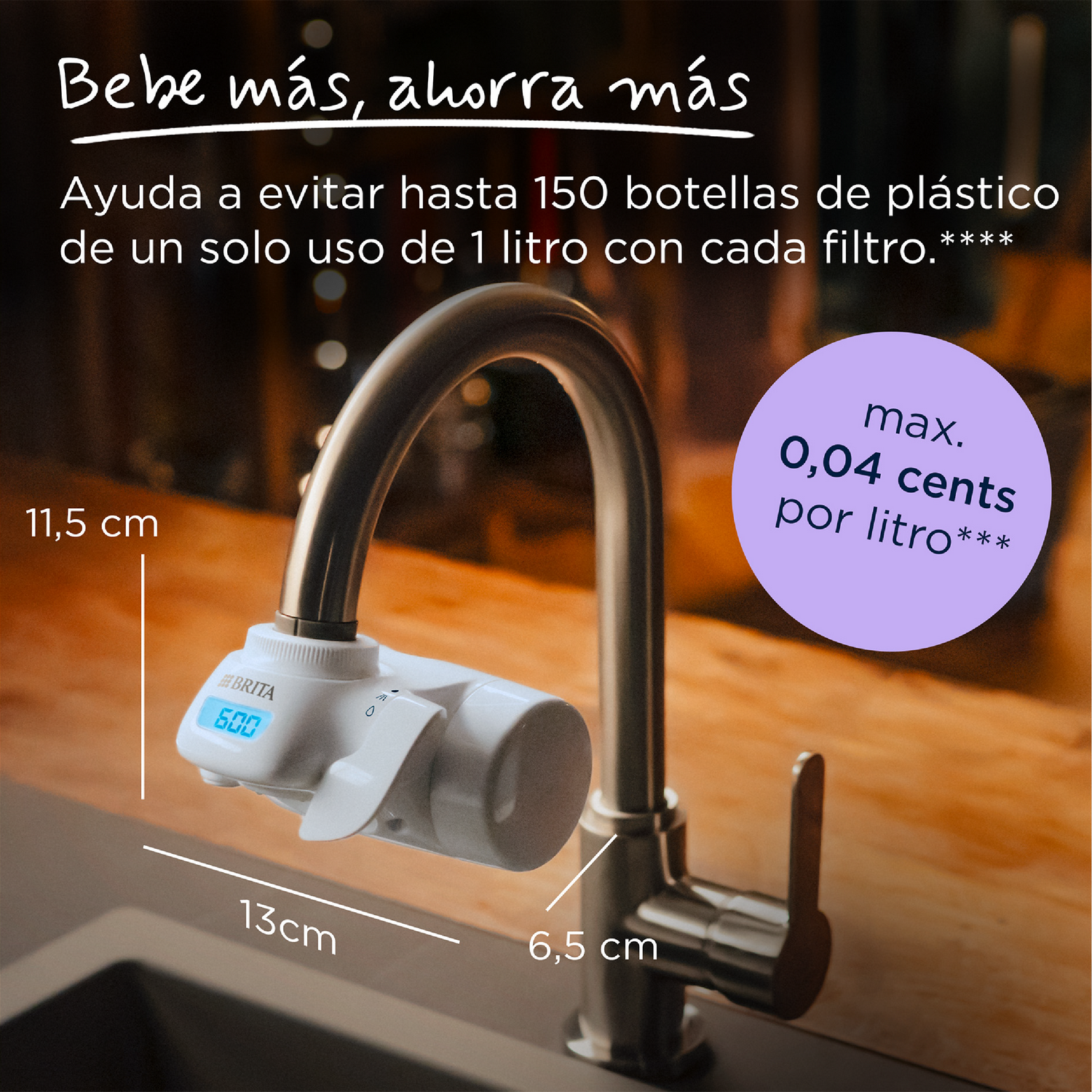 Un filtro de agua Brita blanco está conectado a un grifo de cocina, con texto promocional y dimensiones.