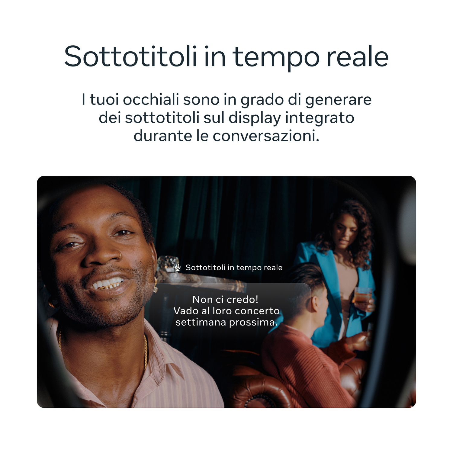 Sottotitoli in tempo reale su occhiali con persone che parlano sullo sfondo.