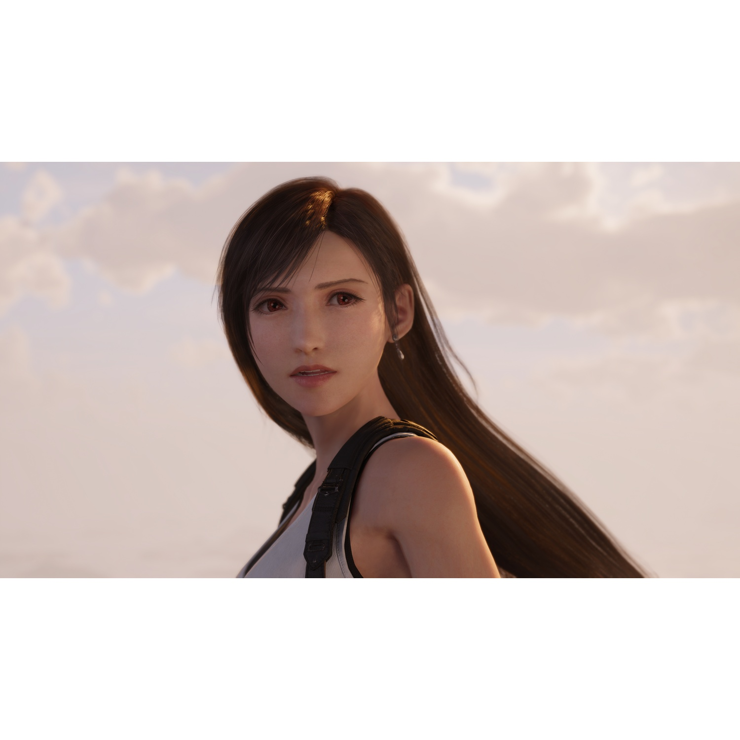 Gros plan de Tifa Lockhart avec de longs cheveux sombres et des yeux rouges sur un ciel nuageux.