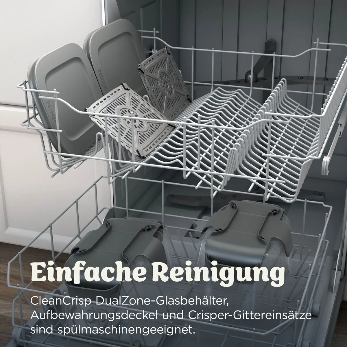 Spülmaschinenfeste Behälter, Deckel und Gittereinsätze in einer offenen Geschirrspülmaschine.