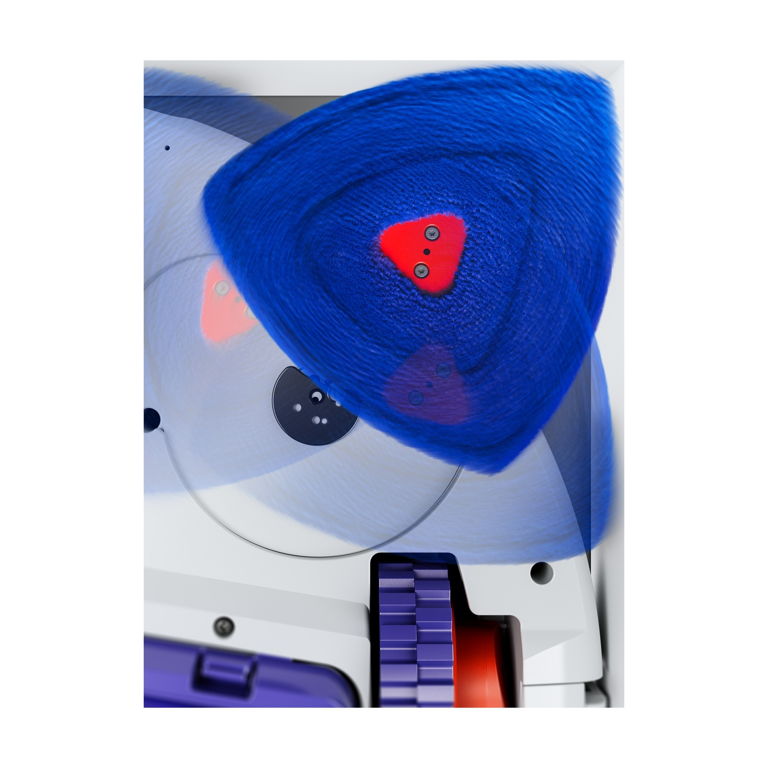 Componente mocio triangolare blu con centro rosso in movimento sulla parte inferiore di un robot aspirapolvere bianco.