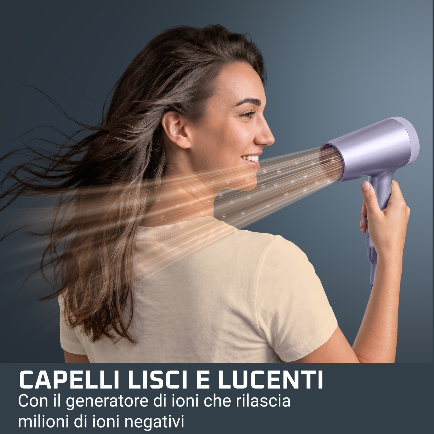 Donna che asciuga i capelli castani con un phon viola, flusso d'aria con ioni visibile.