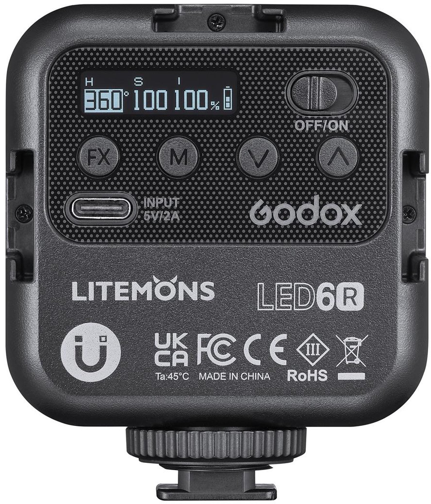 Fekete Godox Litemons LED6R lámpa hátoldala képernyővel, gombokkal, USB-C porttal és vakupapuccsal.