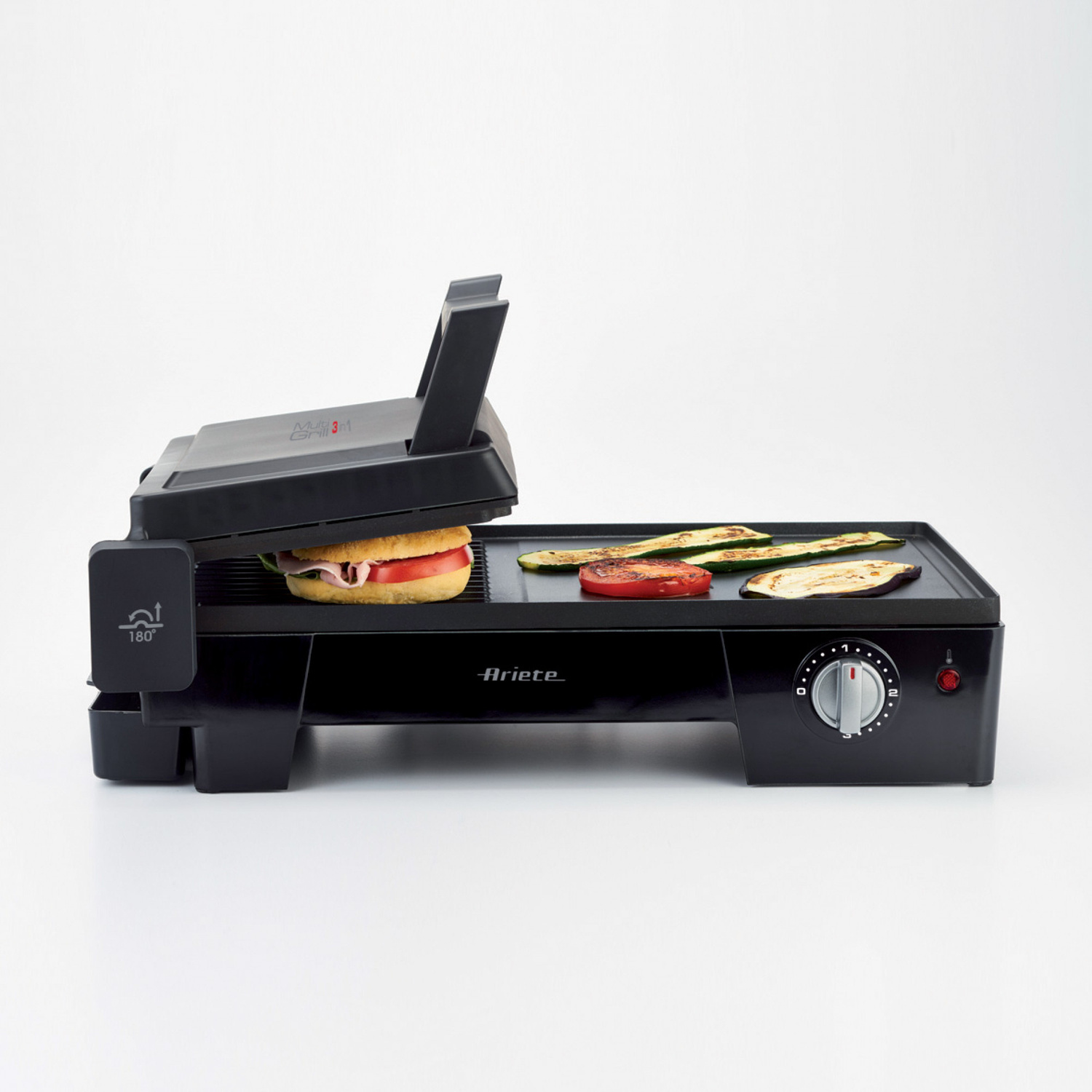 Bistecchiera elettrica Ariete nera con un panino a sinistra e verdure a destra.