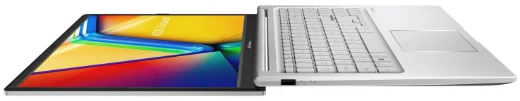 Egy ezüst laptop laposan fekszik egy fehér felületen, színes képernyőt mutatva.