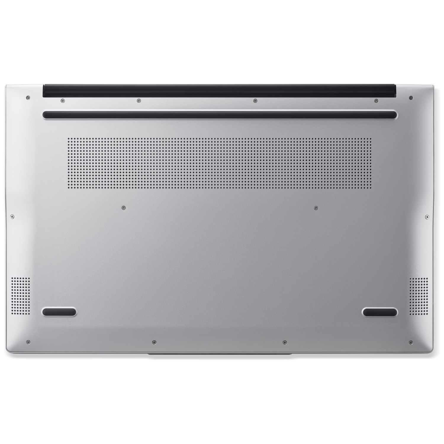 Boîtier inférieur de l'ordinateur portable argenté avec grilles de ventilation et quatre pieds en caoutchouc.