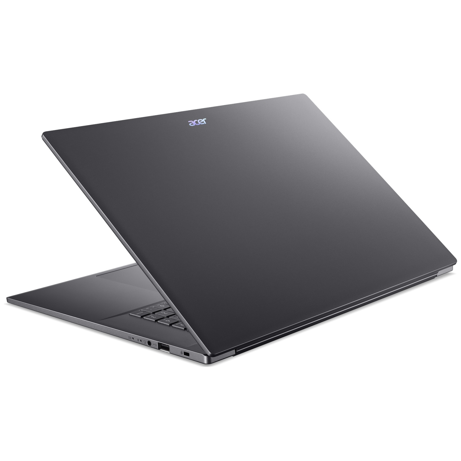 Een grijze Acer-laptop wordt gedeeltelijk geopend weergegeven op een wit oppervlak.