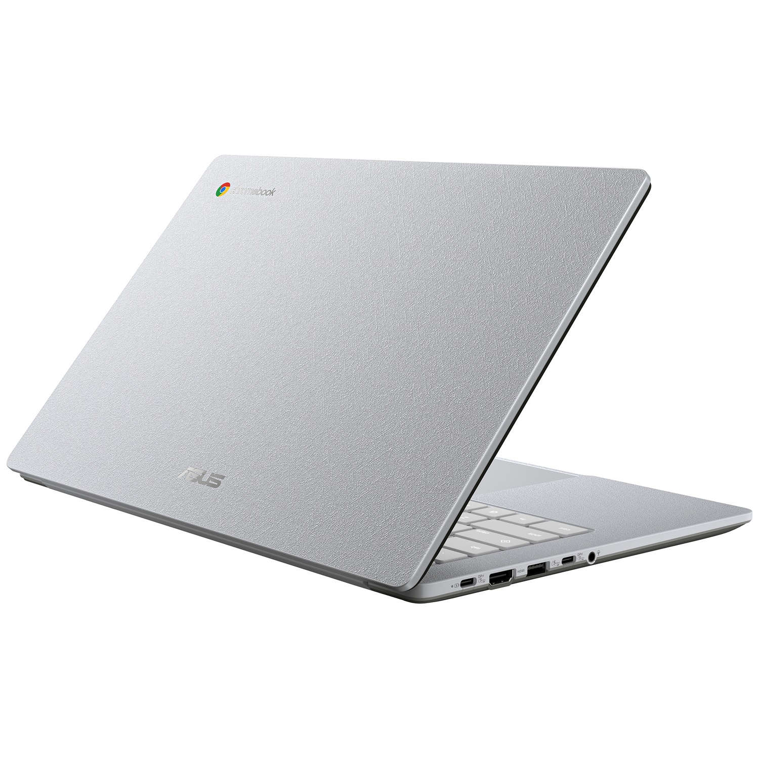 Un ordinateur portable Asus Chromebook argenté posé sur une surface blanche, montrant ses ports.