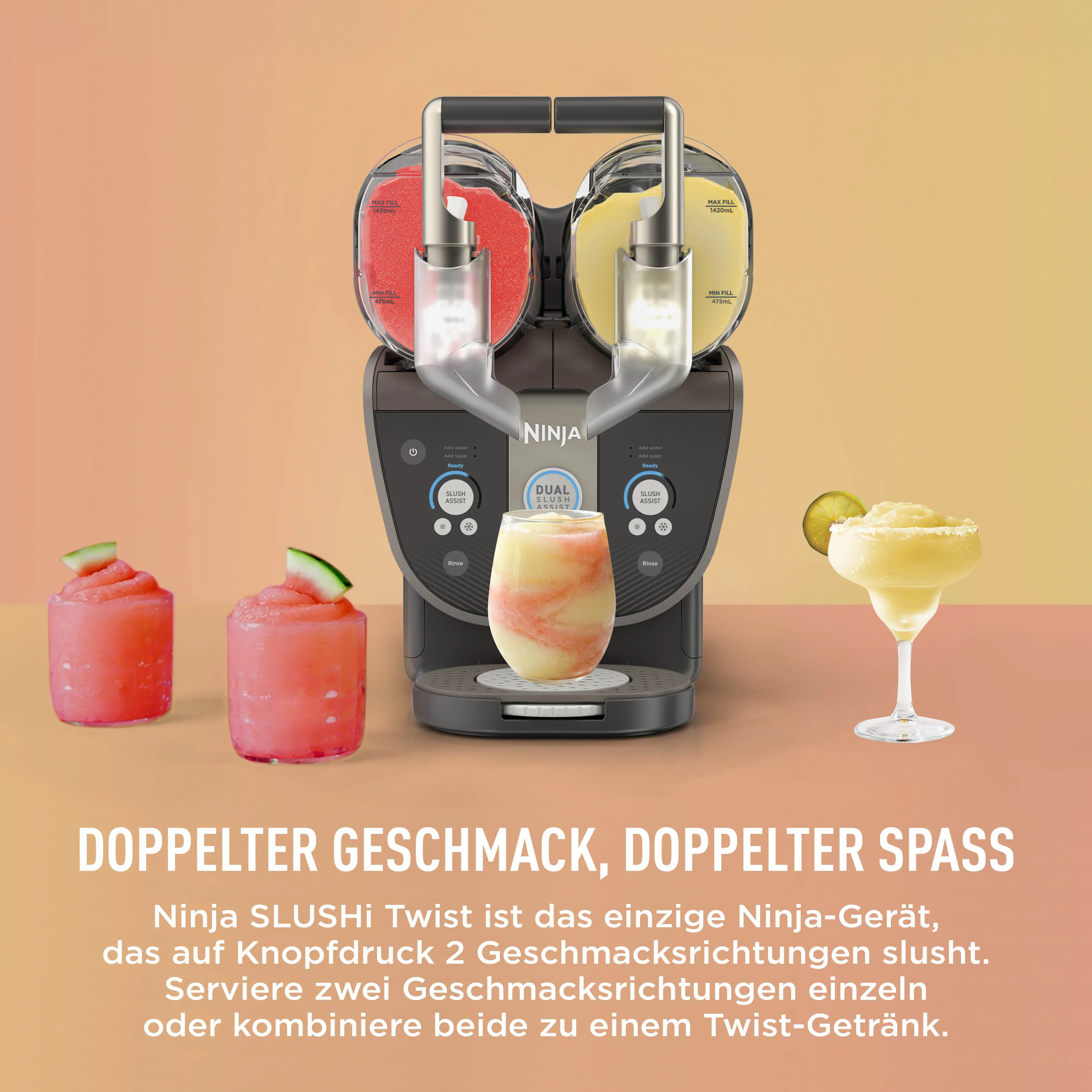 Ninja SLUSHi Twist-Maschine mit zwei Kammern für rote und gelbe Slush-Getränke und Gläsern mit Getränken.