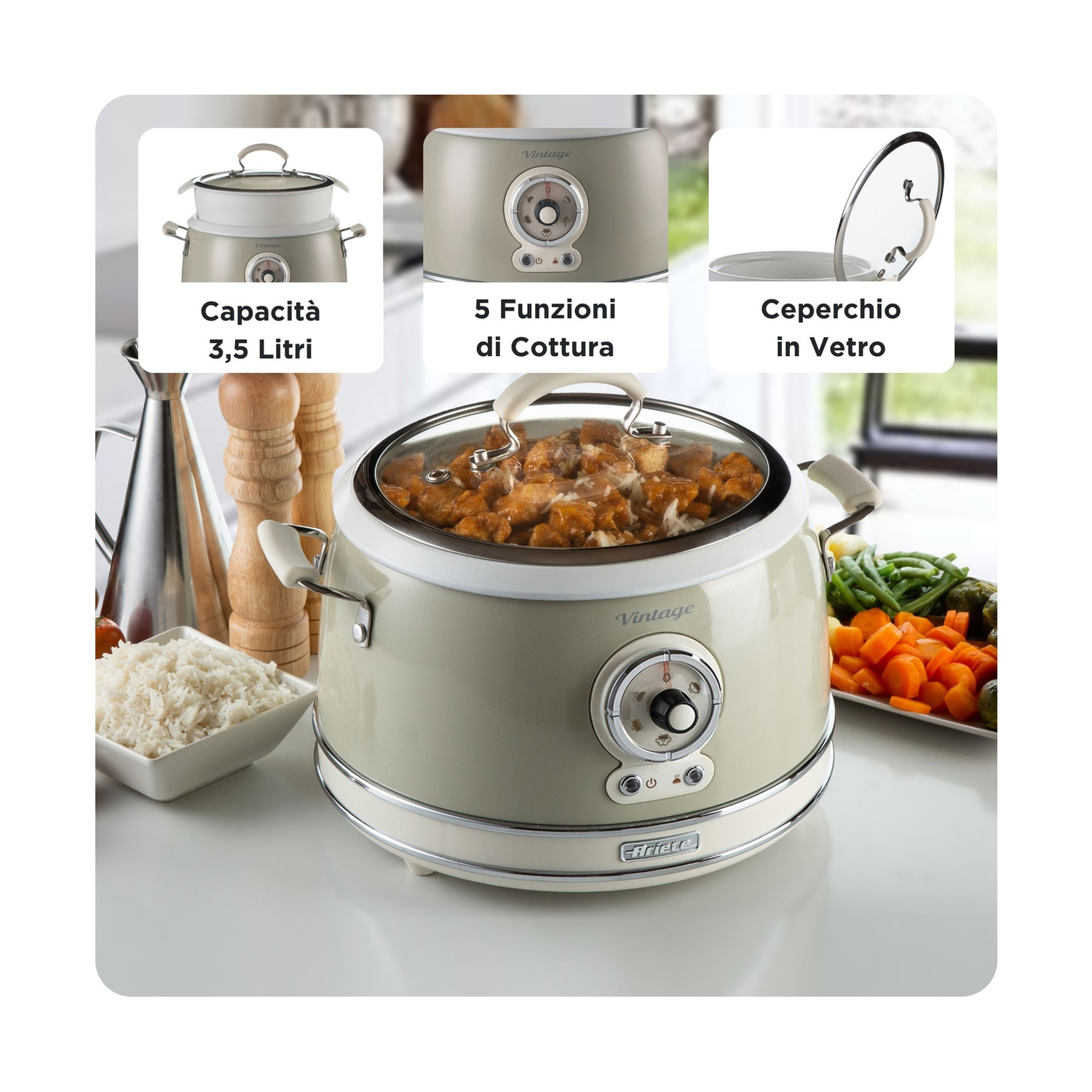 Un multicooker beige con coperchio in vetro pieno di carne e riso, e tre riquadri di dettaglio.